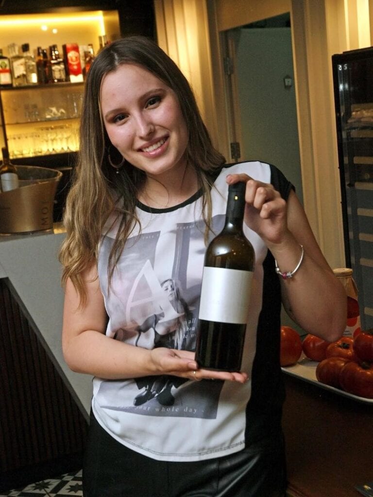 Vino uz žlicu u Floresu
